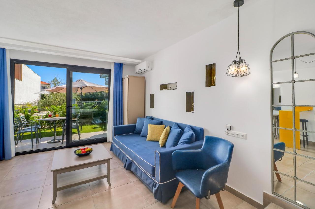 Theros Villas & Suites Chrisi Ammoudia Eksteriør billede