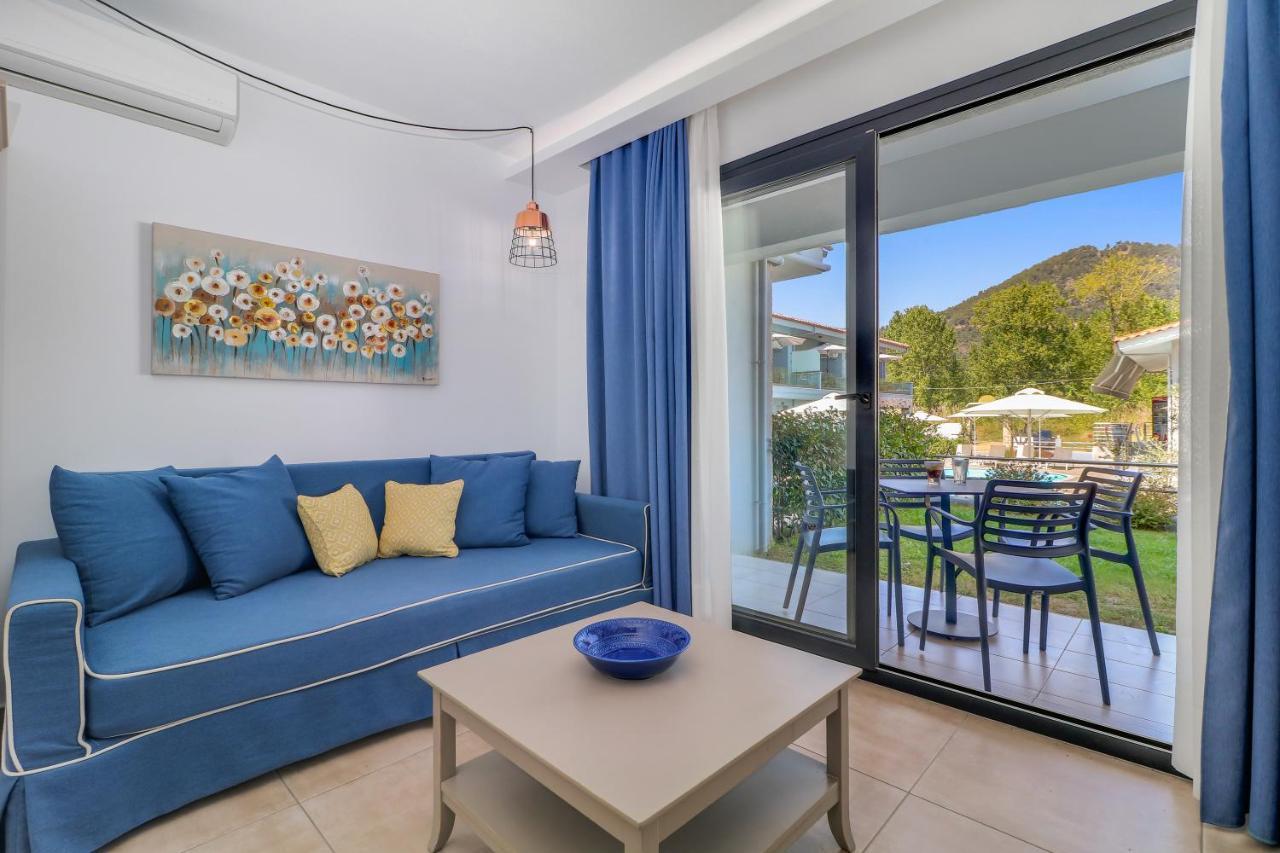 Theros Villas & Suites Chrisi Ammoudia Eksteriør billede