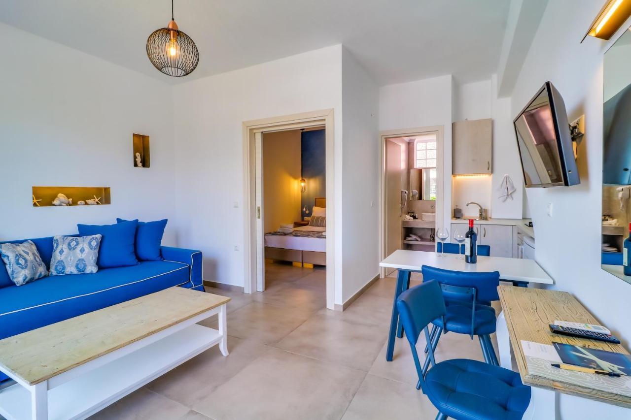 Theros Villas & Suites Chrisi Ammoudia Eksteriør billede