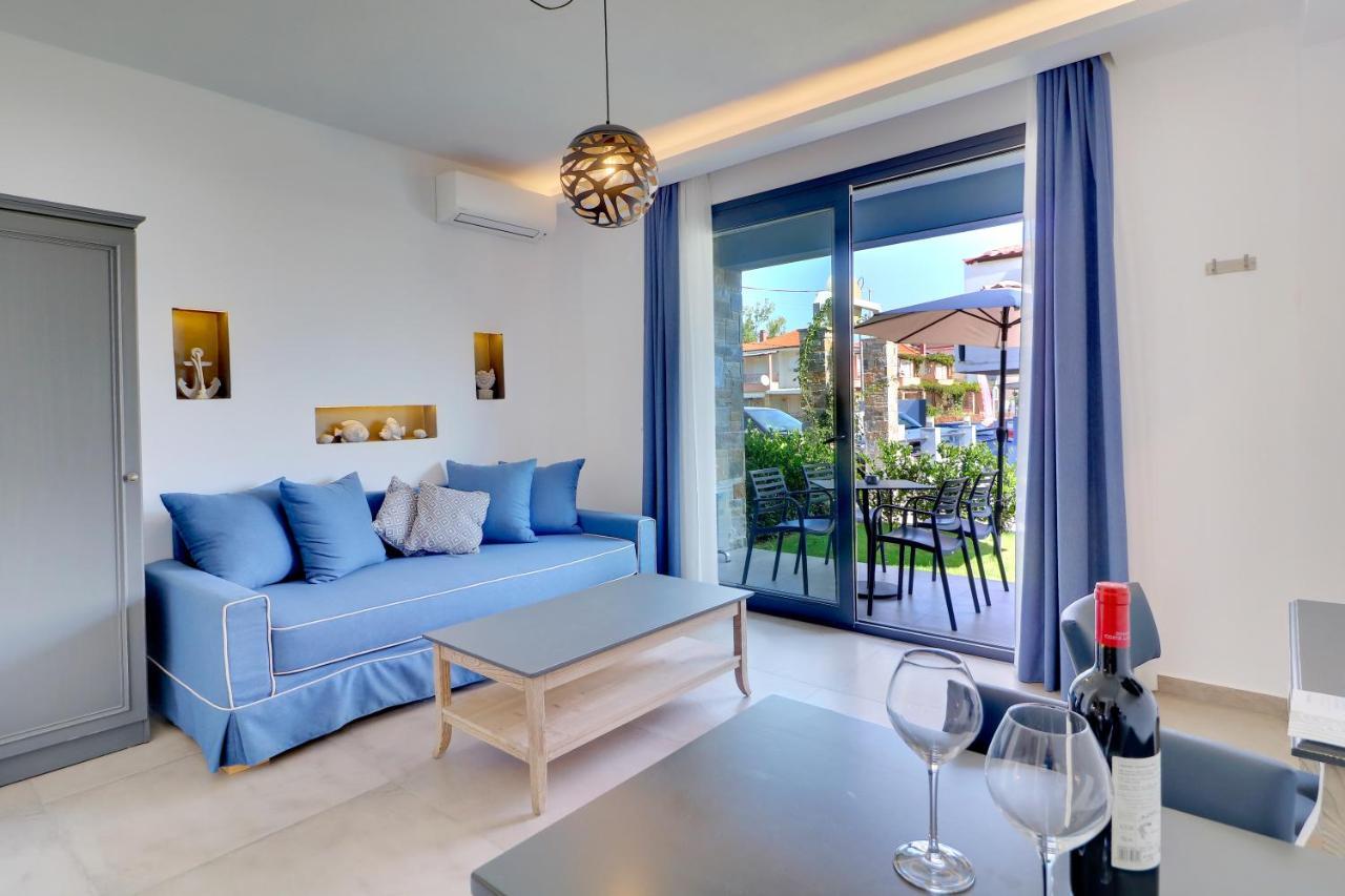 Theros Villas & Suites Chrisi Ammoudia Eksteriør billede