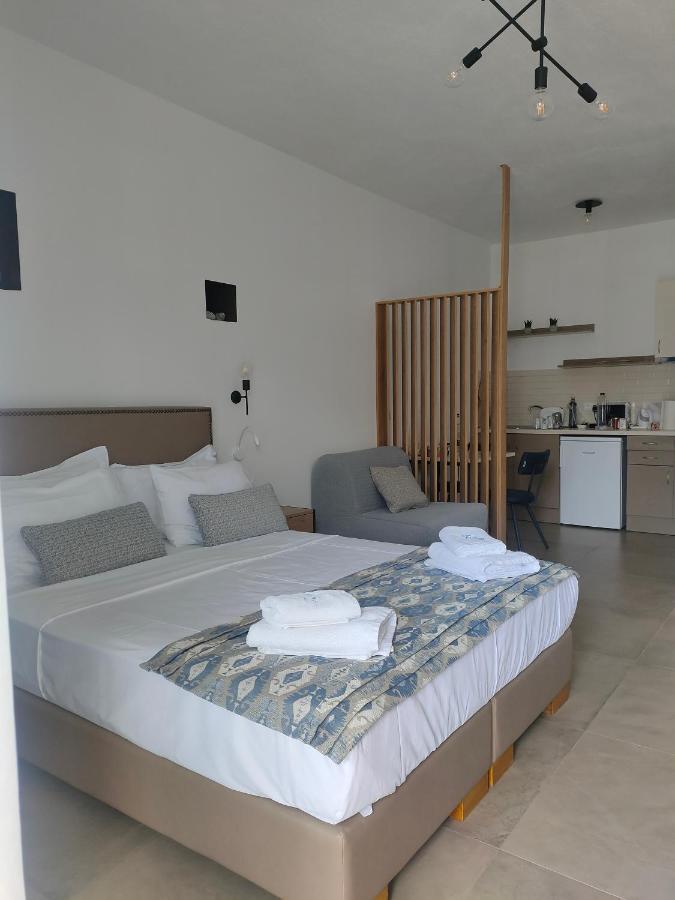 Theros Villas & Suites Chrisi Ammoudia Eksteriør billede