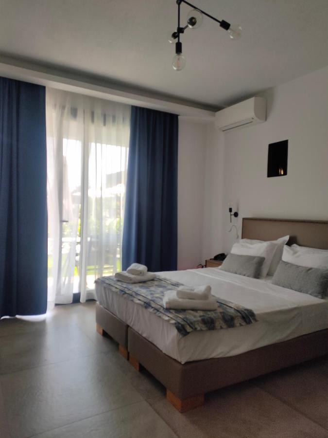 Theros Villas & Suites Chrisi Ammoudia Eksteriør billede