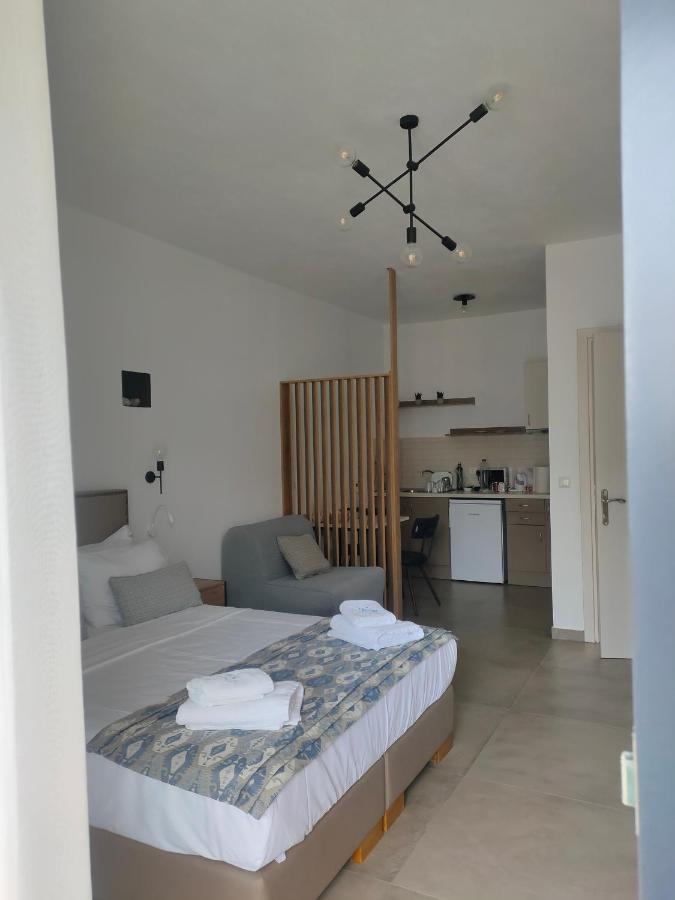 Theros Villas & Suites Chrisi Ammoudia Eksteriør billede